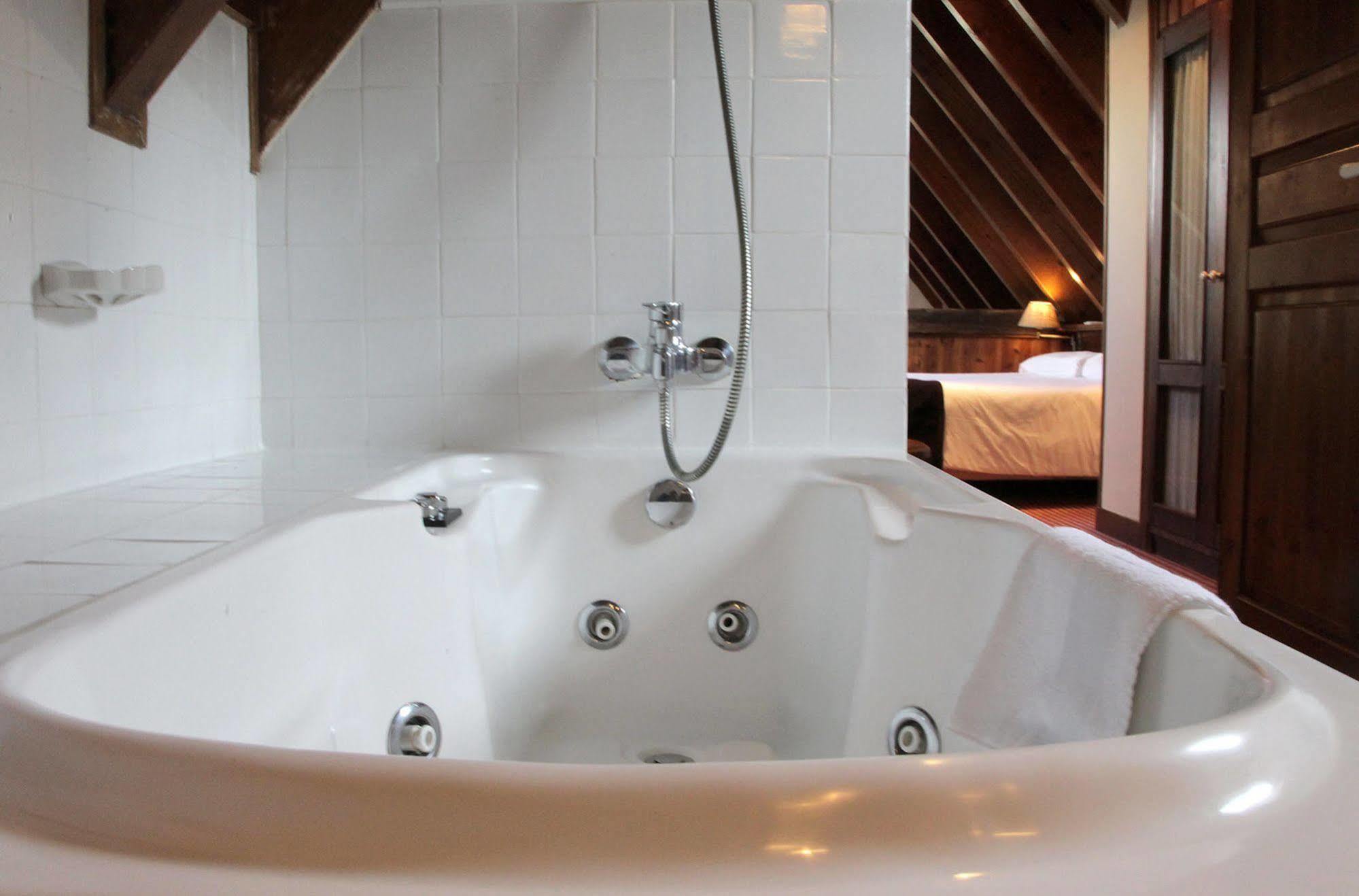 Hotel Chalet Bassibe Baqueira Beret Buitenkant foto